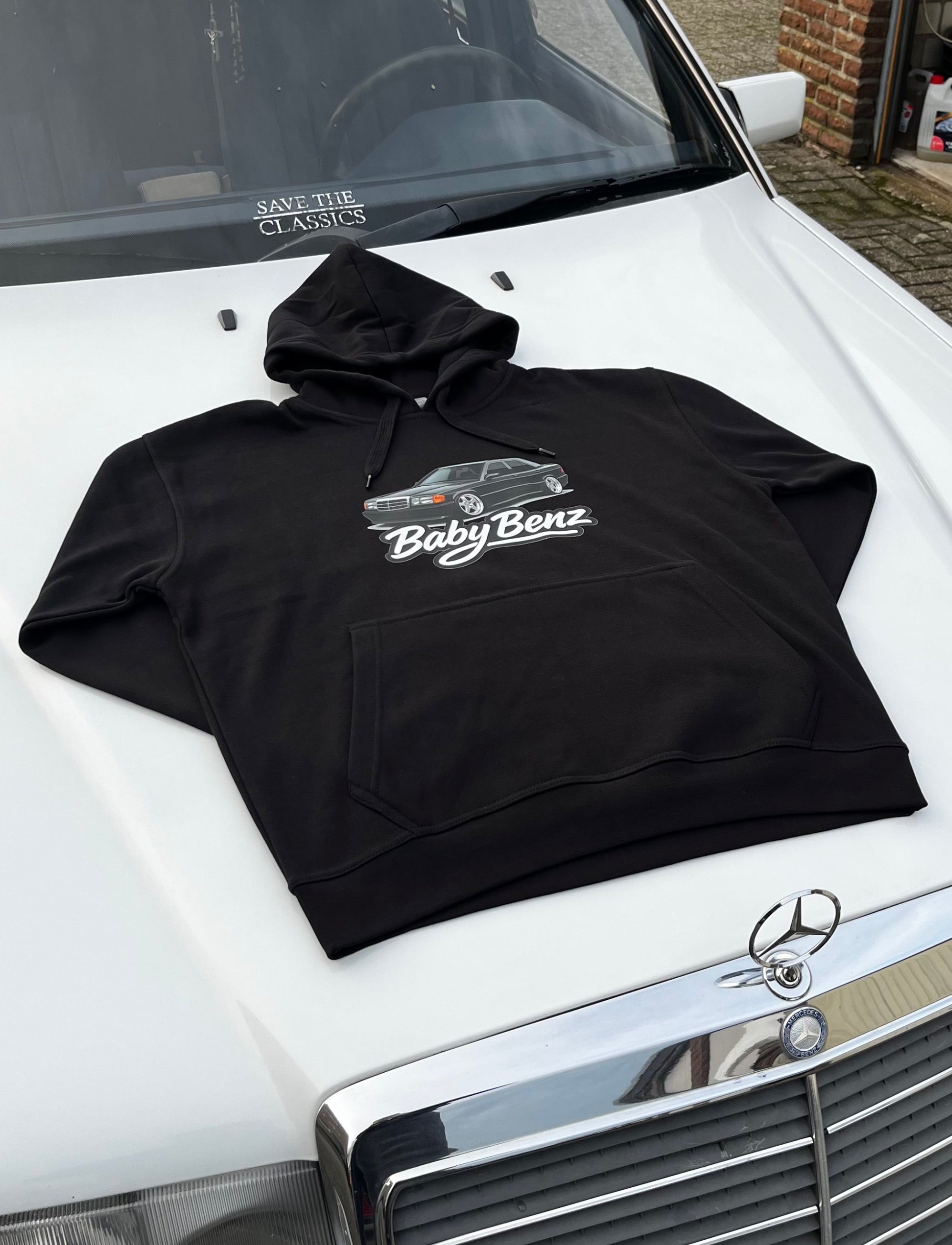 W201 Hoodie auf Benz